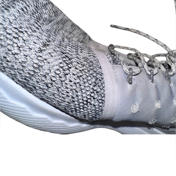 UNDER ARMOUR Charged men’s running tennis shoes shoes 12 - Picture 13 of 16